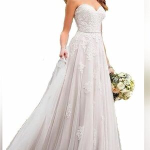 Elegant Strapless White Lace Wedding Dress with corset style back  sz 14 NWT